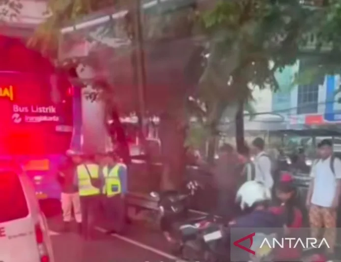 Kronologi Kecelakaan Maut di Jakut: Pengendara Motor Tewas Tersenggol Bus TransJakarta