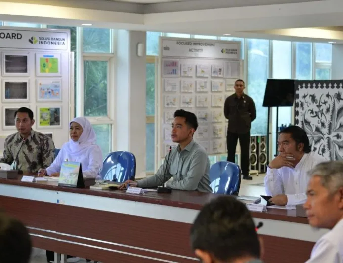 Gibran Pimpin Rakor Penanganan Banjir Tuban, Tekankan Percepatan Pemulihan Fasilitas dan Bantuan