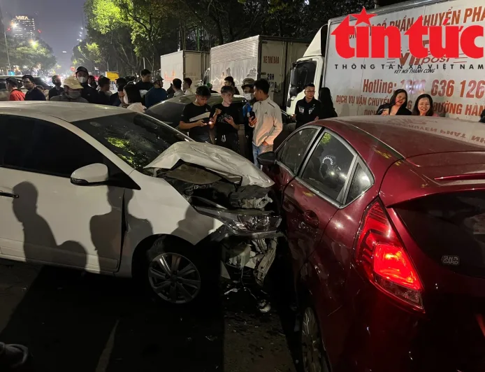 Kecelakaan Beruntun di Jalan Nguyen Chanh: 3 Luka Serius dan Kerusakan Parah