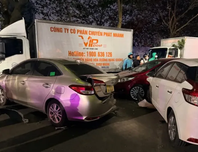 Pengemudi Mobil di Hanoi Terlibat Kecelakaan Beruntun dengan Kadar Alkohol Tinggi