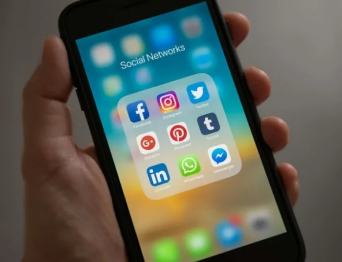 Puasa dari Algoritma: Cara Bijak Mengurangi Media Sosial di Bulan Ramadan