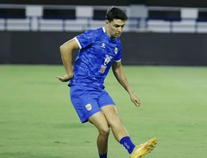 Federico Barba Adaptasi Pola Latihan Malam di Persib Hormati Ramadan 2026
