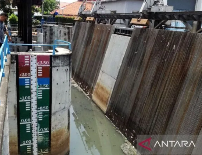 Angke Hulu Siaga 1: BPBD Prediksi Air Capai Pintu Air Cengkareng dalam 3 Jam