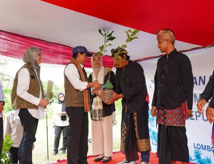 Menhut Serahkan Izin Perhutanan Sosial di Lombok, Wujudkan Amanah Prabowo