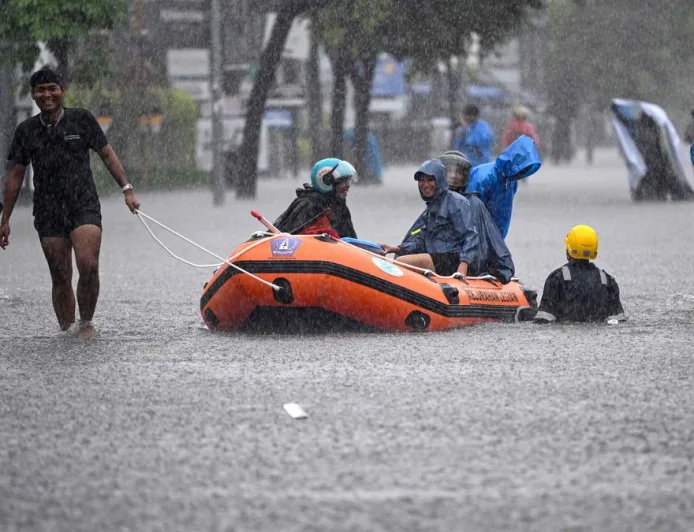 Banjir dan Pohon Tumbang Terjang 9 Kecamatan di Situbondo, Ini Dampaknya