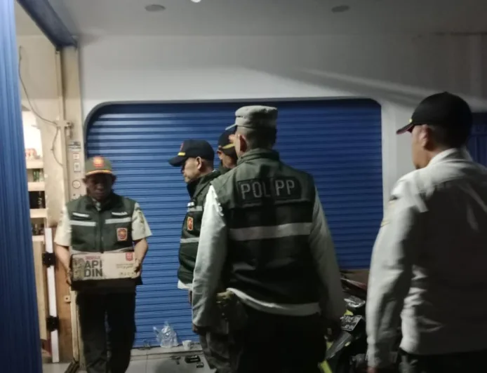 Kriminal Jakarta: Penindakan Miras Ilegal hingga Pria Jatuh di PIM 2