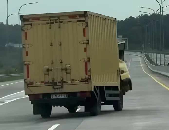 Kecelakaan Truk di Tol Cisumdawu: Eddi Brokoli Tegaskan Pentingnya Defensive Driving
