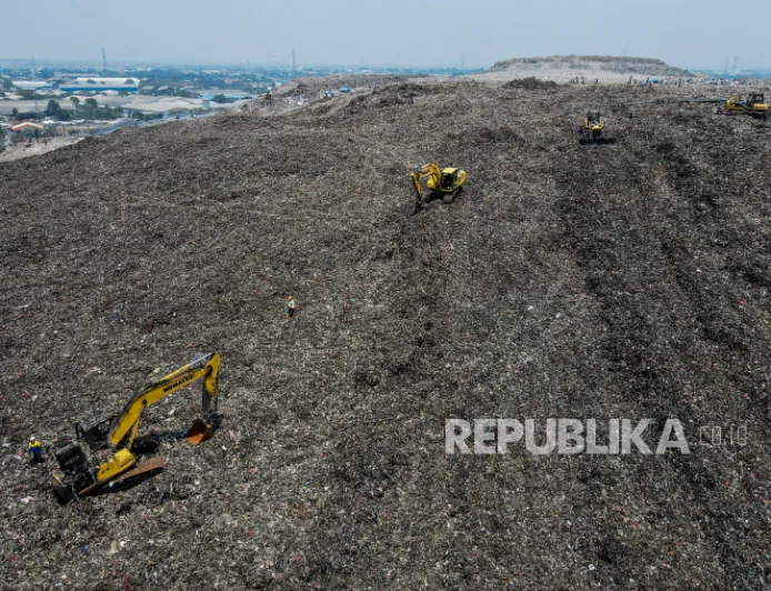 Longsor TPST Bantargebang Tewaskan 4 Orang, Pemerintah Siapkan Sanksi Tegas