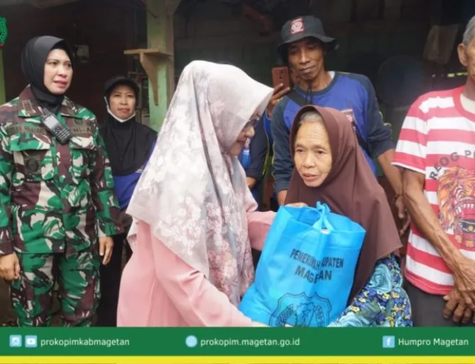 Bupati Magetan Serahkan Bantuan Langsung Korban Longsor Desa Jabung