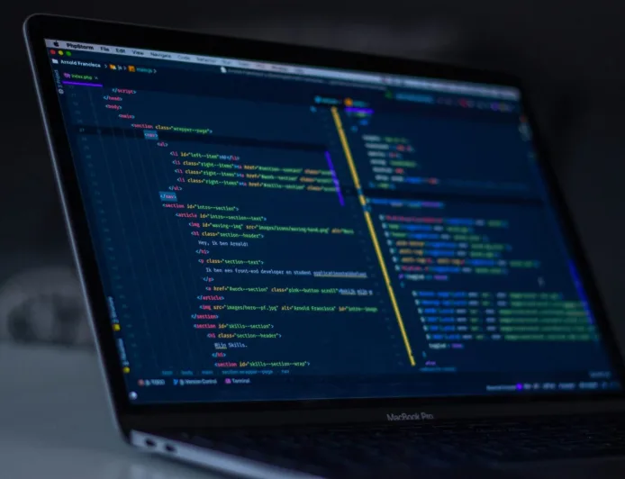 AI Coding Assistants Dorong Pilihan Bahasa Pemrograman, TypeScript Jadi Juara