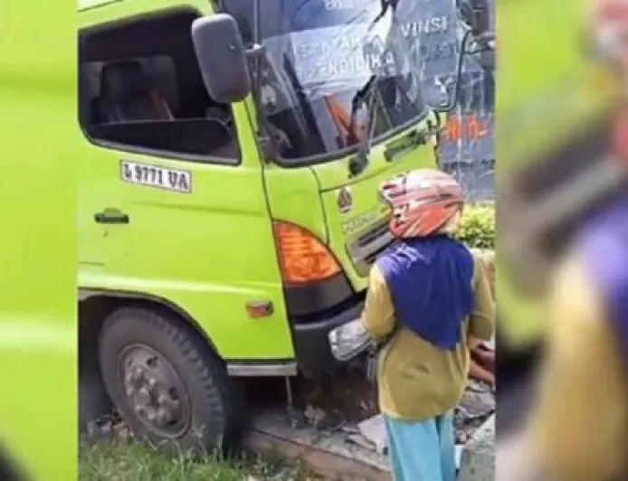 Kecelakaan Maut Blora: Truk Tronton Tabrak 5 Pemotor, 1 Tewas 4 Luka