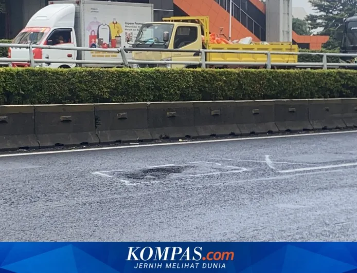 Jalan Berlubang di Jakarta Bikin Kendaraan Rusak dan Rawat Kecelakaan, Warga Keluhkan
