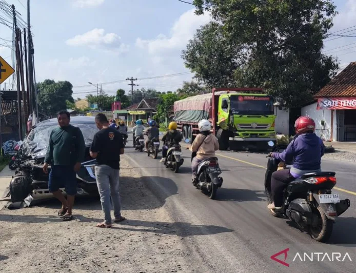 Kecelakaan Beruntun di Jalan Nasional Blora-Cepu Libatkan Empat Kendaraan