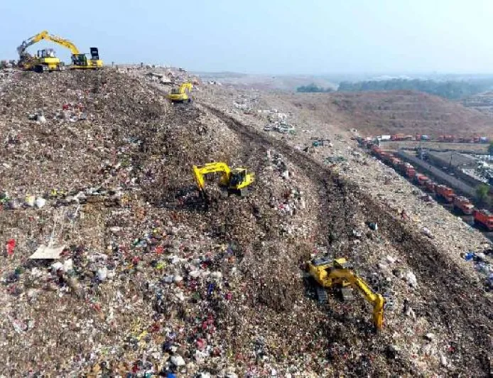 Menteri LH Tegaskan Longsor Bantargebang Alarm Serius untuk Stop Open Dumping