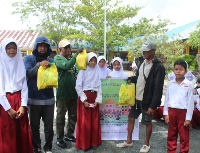 HUT SDN 1 Batuah di Ramadhan: Aksi Sosial Peduli Sesama untuk Penarik Becak