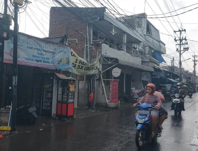 Pencurian HP di Toko Madura Kampung Malang Surabaya Terekam CCTV
