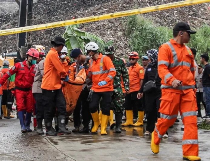 Longsoran Sampah di TPST Bantargebang: Ancaman Serius untuk Pengangkutan Sampah Jakarta