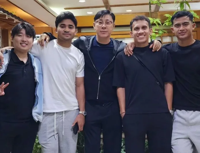 Momen Hangat Shin Tae-yong Lepas Rindu dengan Generasi Emas Timnas Indonesia