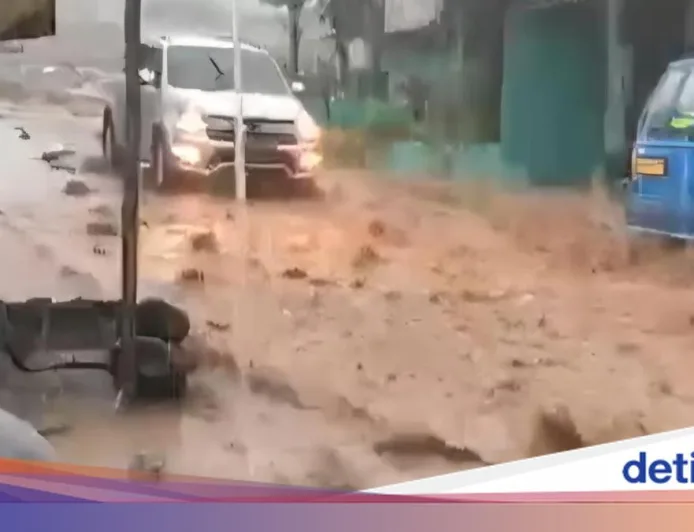 Drainase Tersumbat Proyek di Tamansari Bogor Picu Banjir dan Batu Berserakan