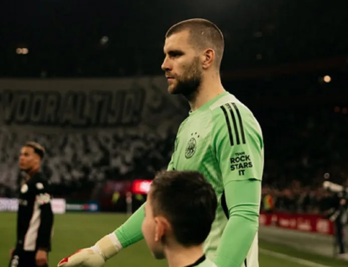 Wesley Sneijder Bela Maarten Paes Soal Kritik Tajam ke Ajax Amsterdam