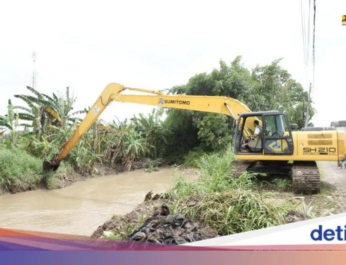 Grand Sutera Kota Serang Sering Kebanjiran, BBWS C3 Lakukan Pengerukan Sungai Cigeplak
