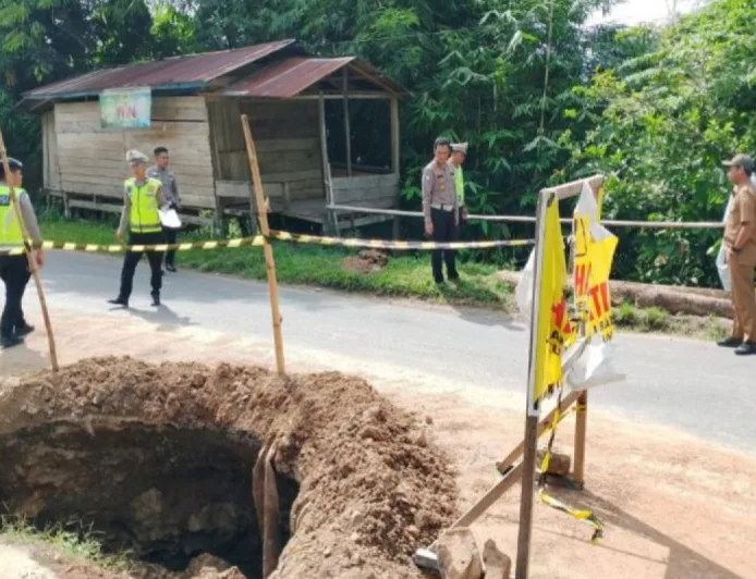 Polda Sulbar Survei Jalan Rusak untuk Cegah Kecelakaan Lalu Lintas