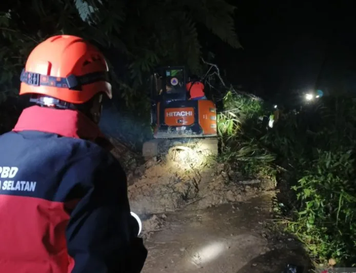 Akses Jalan Desa Pulau Beringin Utara di OKU Selatan Normal Setelah Longsor