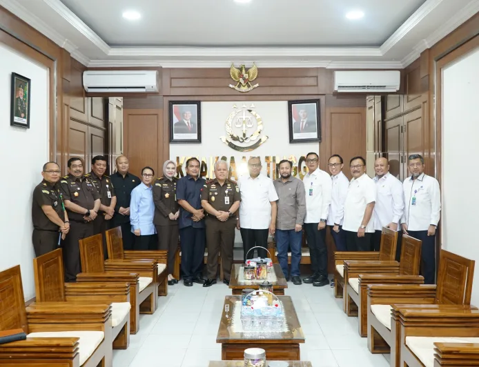 Wamenaker Bahas Model Kerja Sosial Produktif di Kejati Sumut