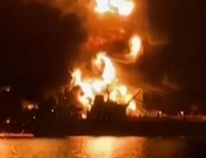 Tanker Minyak Diserang di Perairan Irak: Detik-detik Kebakaran Hebat Terjadi