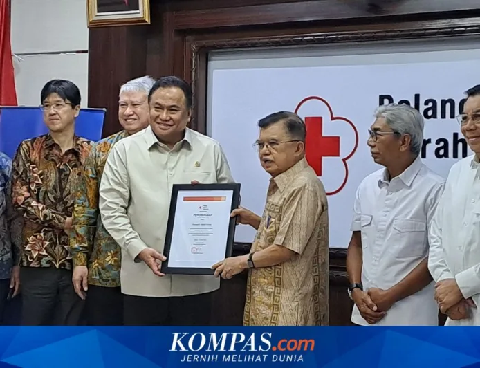 Rachmat Gobel Serahkan Ribuan Radio untuk Korban Banjir Sumatera Lewat JK