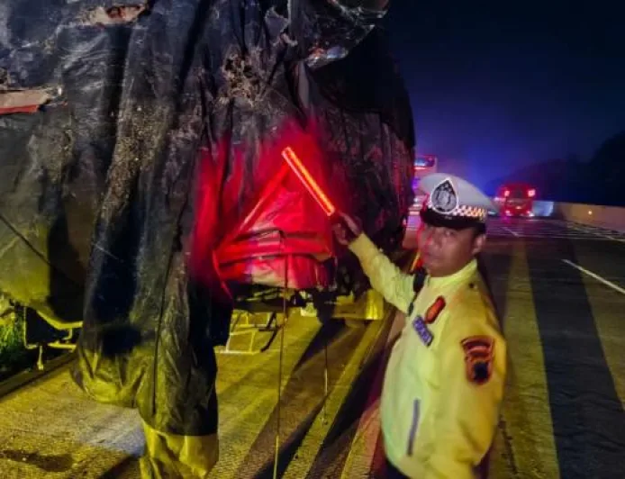 Kecelakaan Bus Tabrak Truk di Tol Semarang-Batang, 8 Orang Luka-Luka