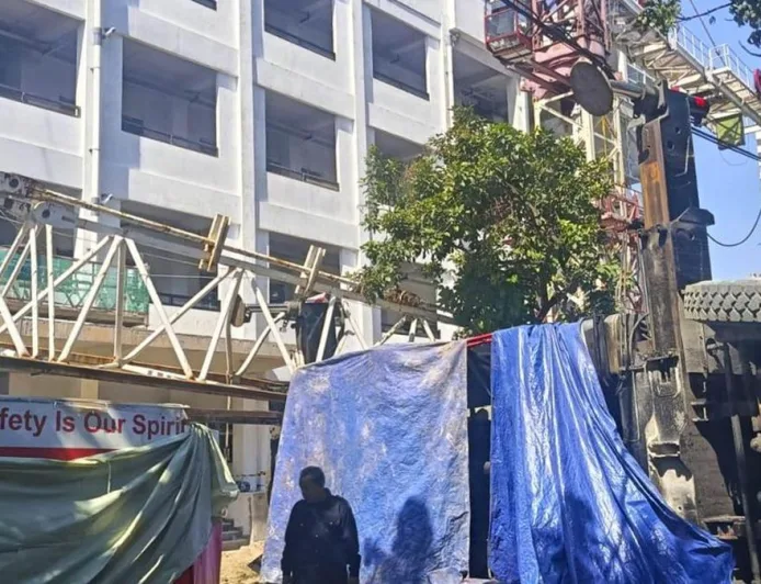 Truk Crane Terguling di Tebet Jakarta Selatan, Arus Lalu Lintas Tersendat