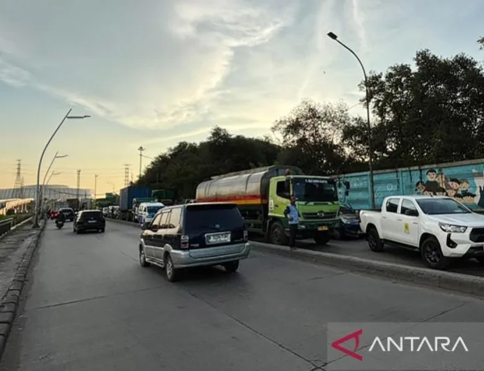 Kecelakaan Truk Trailer Lumpuhkan Akses Pelabuhan Tanjung Priok, Kemacetan Parah