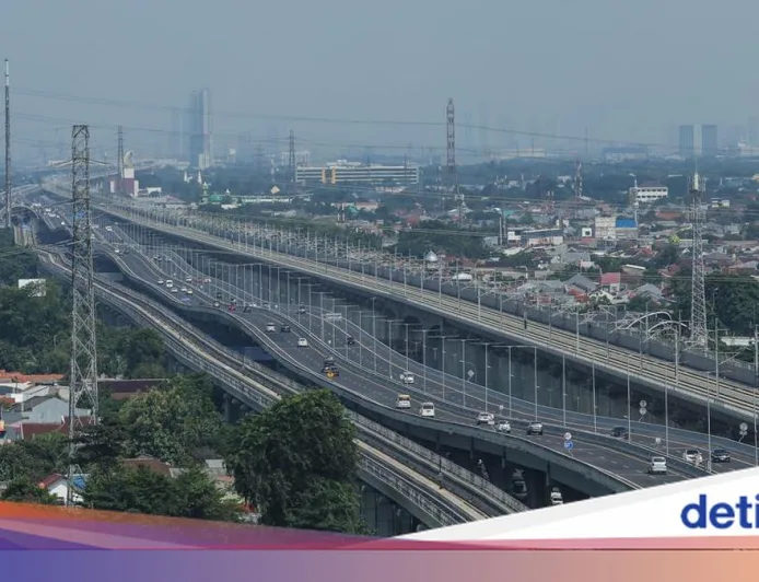 Kecelakaan Beruntun di Tol Layang MBZ Arah Cikampek, Lalu Lintas Padat