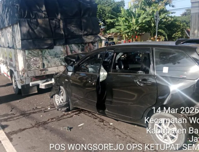 Tabrakan Beruntun 5 Kendaraan di Wongsorejo Banyuwangi, 1 Tewas Terjepit Truk