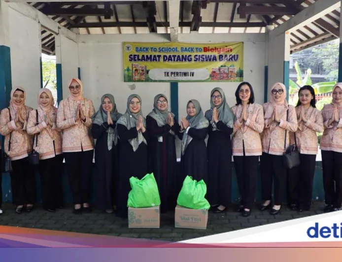 DWP Kemendagri Serahkan 120 Paket Sembako untuk Korban Banjir Tangerang