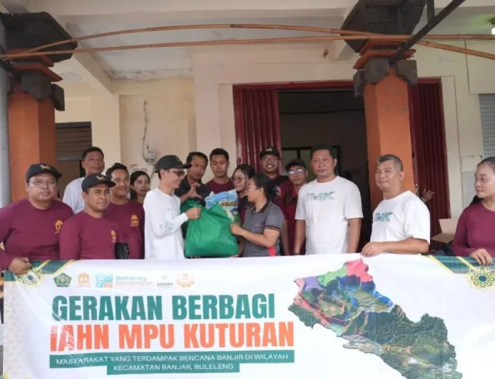 IAHN Mpu Kuturan Salurkan Bantuan Korban Banjir Bandang di Desa Banjar