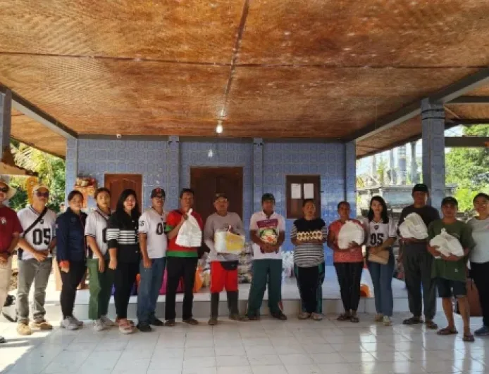 Solidaritas Alumni Smansa 2005 Bantu Korban Banjir Bandang di Kalianget