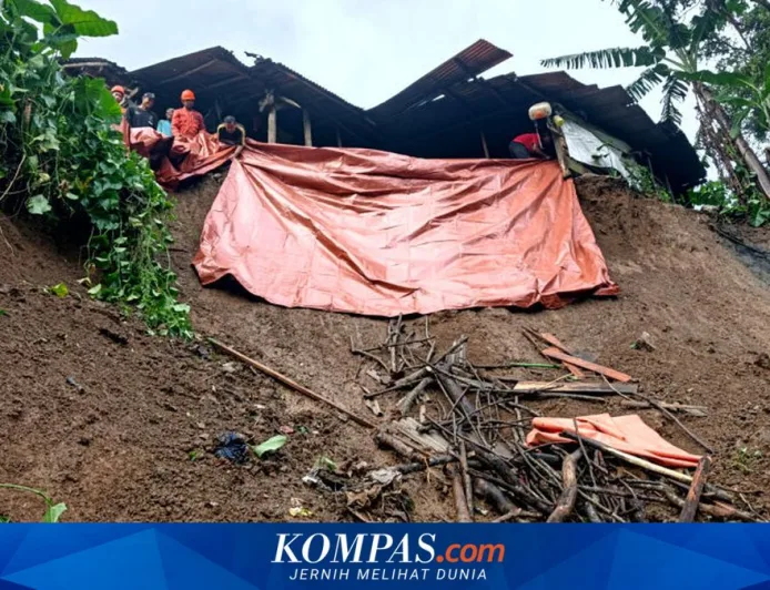 Pria di Blitar Tewas Tertimbun Longsor Saat Cari Rumput untuk Pakan Ternak