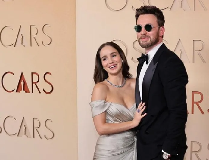 Potret Anne Hathaway dan Emma Stone Memukau di Red Carpet Oscars 2026