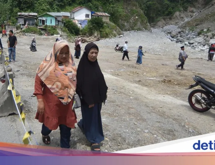 Penyintas Longsor Padang Panjang Kembali Cari Keluarga Hilang Jelang Lebaran