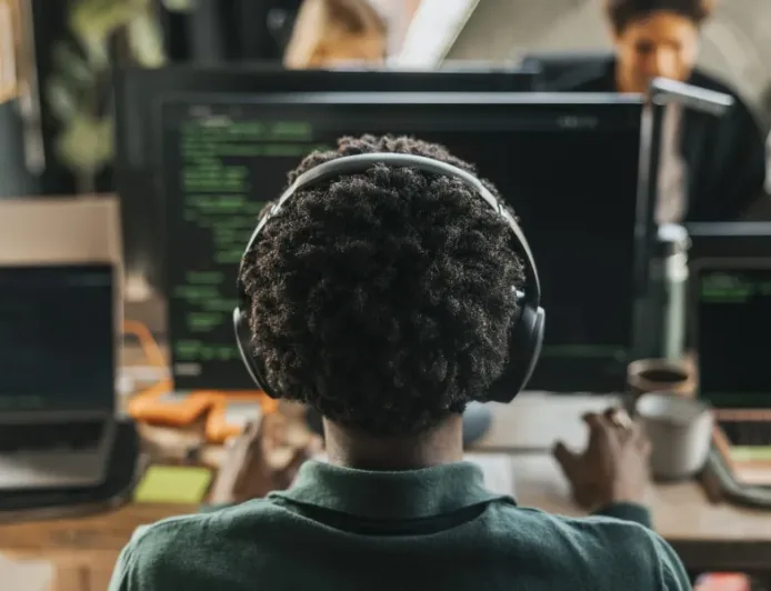 Analisis Eksposur AI di Pasar Kerja AS: Pekerjaan Bergaji Tinggi Paling Terdampak