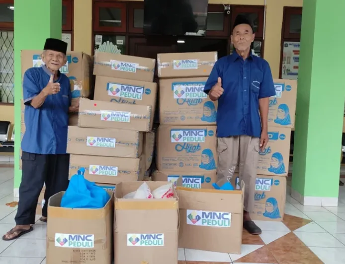 MNC Peduli Salurkan Bantuan Sembako dan Perlengkapan untuk Lansia di PSTW Budi Mulia IV
