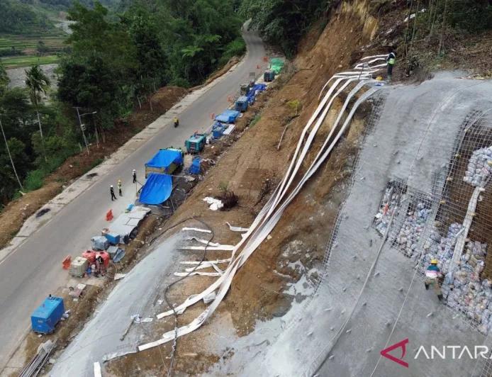 Antisipasi Tebing Rawan Longsor di Malalak Sumatera Barat: Penanganan Jalur Alternatif Padang-Bukittinggi