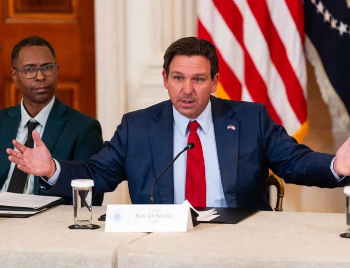 Bagaimana Trump Membelah Partai Republik Florida soal Regulasi AI