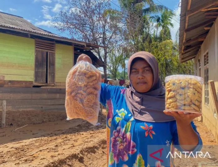 Usaha Keras Ibu di Tukka Bangkitkan Semangat Baju Lebaran di Tengah Banjir Bandang