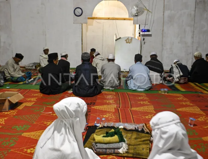 Iktikaf Warga Korban Banjir Bandang di Desa Tetingi Raih Lailatul Qadar di Masjid Darurat