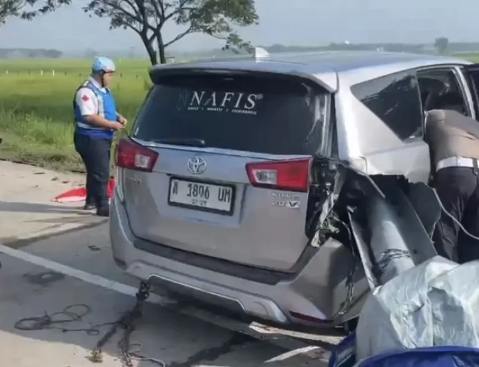 Kecelakaan Minibus di Tol Ngawi-Solo: 1 Pemudik Tewas, 7 Luka-luka