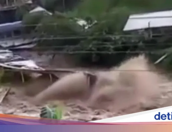 Banjir dan Longsor di Prigen-Pandaan Rusak Infrastruktur, Akses Jalan Terganggu