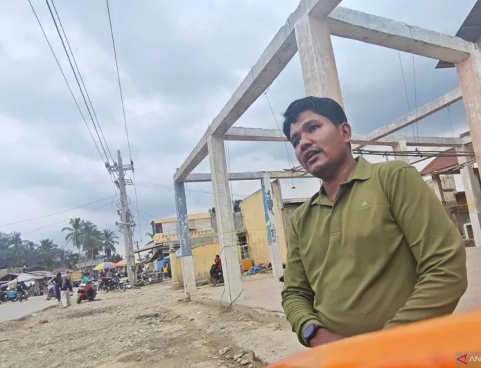 Warga Babo Aceh Musnahkan Pohon Durian Terdampak Banjir, Produksi Terjun Bebas